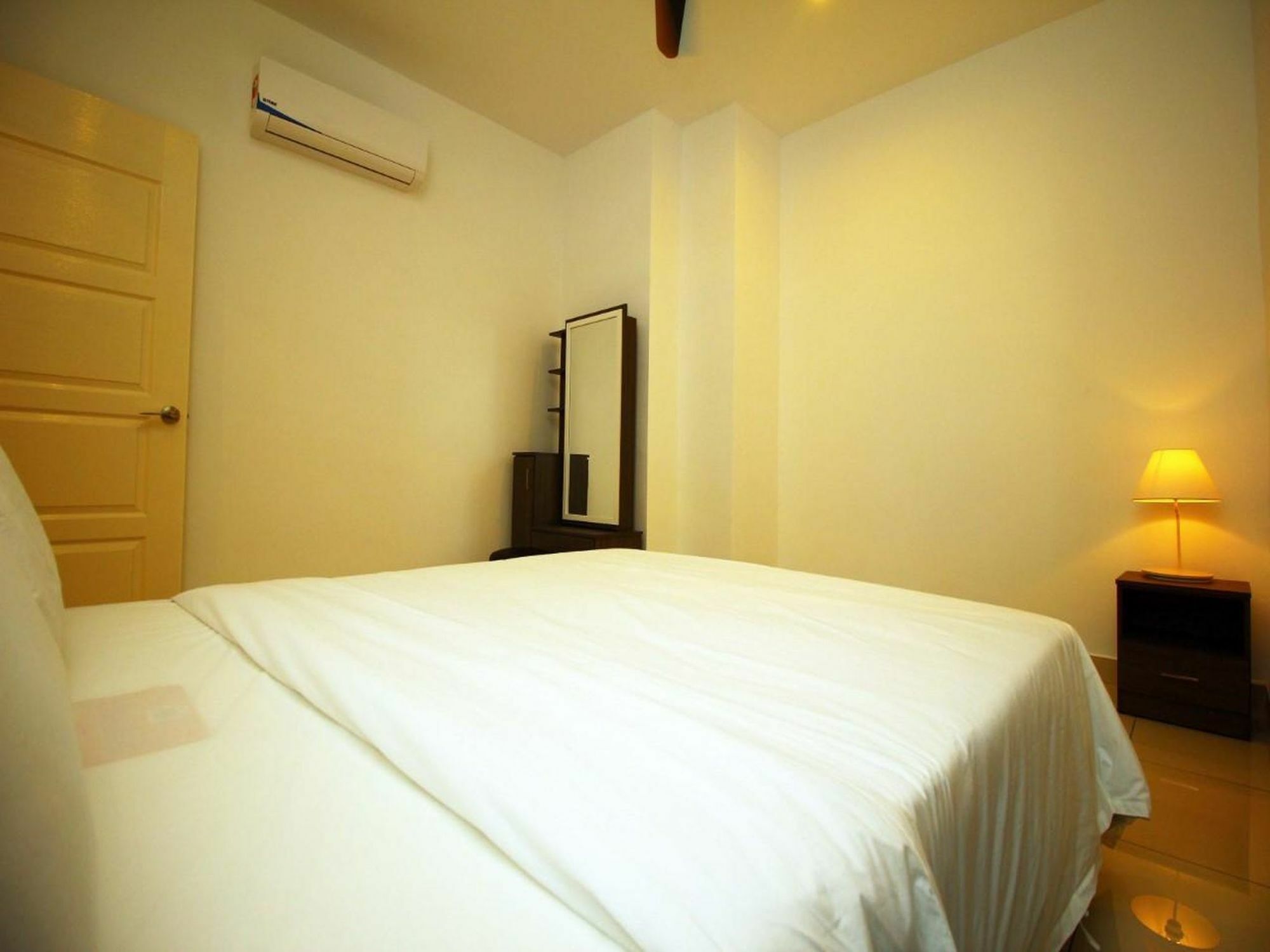 Mansion One Service Apartment George Town Eksteriør bilde